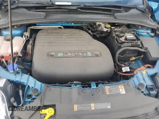 2014 Ford Focus Electric z VIN 1FADP3R41EL341620, wystawiony jako Copart lot #87277454 z przebiegiem 67 589 mil mil oraz Szkody całkowita. Historia ofert i sprzedaży dostępna na DreamBid. Obrazek 12.