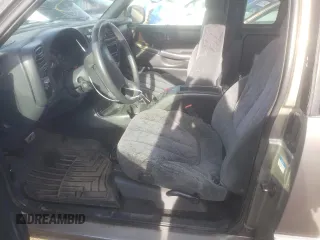 1998 GMC Sonoma SLS w/1SJ Pkg with VIN 1GTCT19W8W8532706, listed as a Copart auction lot 86663874 with 185,800 mi miles and Salvage Title. Bid and sale history available at carsss.com. Image 7.