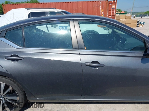 2019 Nissan Altima 2.5 SR with VIN 1N4BL4CV0KC163432, listed as a IAAI auction lot 42130104 with 186,452 mi miles. Bid and sale history available at carsss.com. Image 13.