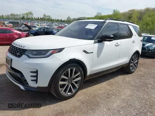 2021 Land Rover Discovery z VIN SALRT4RUXM2449829, wystawiony jako IAAI lot #42207245 z przebiegiem 54 328 mil mil oraz . Historia ofert i sprzedaży dostępna na DreamBid. Obrazek 2.