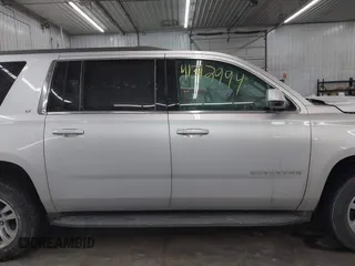 2018 Chevrolet Suburban LT z VIN 1GNSKHKC2JR201282, wystawiony jako IAAI lot #41312994 z przebiegiem 99 783 mil mil oraz . Historia ofert i sprzedaży dostępna na DreamBid. Obrazek 14.