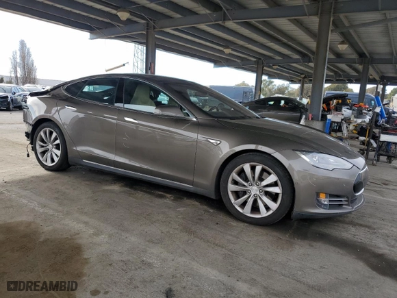 2015 Tesla Model S 85D with VIN 5YJSA1E20FF118310, listed as a Copart auction lot 47435745 with 84856 miles and Salvage Title. Bid and sale history available at carsss.com. Image 4.