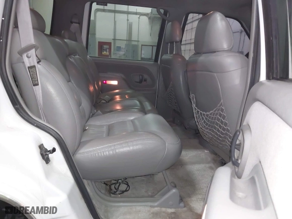 1996 Chevrolet Tahoe with VIN 1GNEK13R5TJ341299, listed as a IAAI auction lot 41713489 with 251,990 mi miles. Bid and sale history available at carsss.com. Image 8.