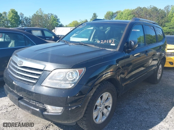 2009 Kia Borrego LX with VIN KNDJJ741295020182, listed as a IAAI auction lot 42012595 with 170,929 mi miles. Bid and sale history available at carsss.com. Image 2.