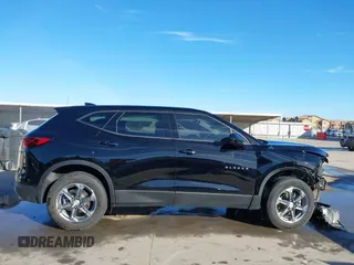 2023 Chevrolet Blazer LT z VIN 3GNKBCR46PS217699, wystawiony jako IAAI lot #41813397 z przebiegiem 22 023 mil mil oraz . Historia ofert i sprzedaży dostępna na DreamBid. Obrazek 13.