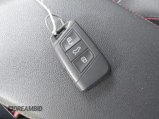 2019 Volkswagen Jetta GLI S z VIN 3VW6T7BU3KM255295, wystawiony jako IAAI lot #42173746 z przebiegiem 63 526 mil mil oraz . Historia ofert i sprzedaży dostępna na DreamBid. Obrazek 11.
