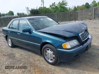 1998 Mercedes-Benz C 230/260/280/320 z VIN WDBHA23G8WA557549, wystawiony jako IAAI lot #42234893 z przebiegiem 109 886 mil mil oraz . Historia ofert i sprzedaży dostępna na DreamBid. Obrazek 1.