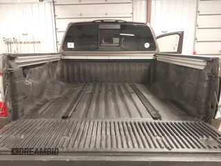 2017 Nissan Titan SV z VIN 1N6AA1E58HN523578, wystawiony jako IAAI lot #42160359 z przebiegiem 101 499 mil mil oraz . Historia ofert i sprzedaży dostępna na DreamBid. Obrazek 18.