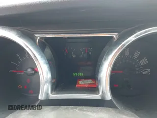 2005 Ford Mustang Deluxe z VIN 1ZVFT84N755215467, wystawiony jako IAAI lot #42452885 z przebiegiem 126 366 mil mil oraz . Historia ofert i sprzedaży dostępna na DreamBid. Obrazek 7.