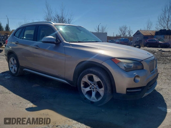 2013 BMW X1 xDrive28i z VIN WBAVL1C51DVR89832, wystawiony jako Copart lot #53842475 z przebiegiem 197 849 mil mil oraz Czysty tytuł • Clean title. Historia ofert i sprzedaży dostępna na DreamBid. Obrazek 1.