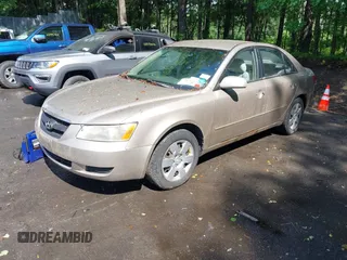 2006 Hyundai Sonata GL z VIN KMHET46C96A077745, wystawiony jako IAAI lot #42464975 z przebiegiem 242 779 mil mil oraz . Historia ofert i sprzedaży dostępna na DreamBid. Obrazek 2.