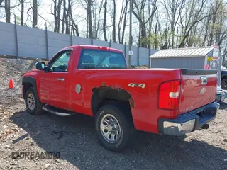 2009 Chevrolet Silverado 1500 Work Truck with VIN 1GCEK14C29Z187289, listed as a IAAI auction lot 42113066 with 109,077 mi miles. Bid and sale history available at carsss.com. Image 3.