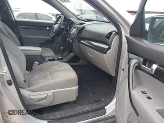 2012 Kia Sorento LX with VIN 5XYKT3A14CG272381, listed as a IAAI auction lot 42077775 with 165,538 mi miles. Bid and sale history available at carsss.com. Image 5.