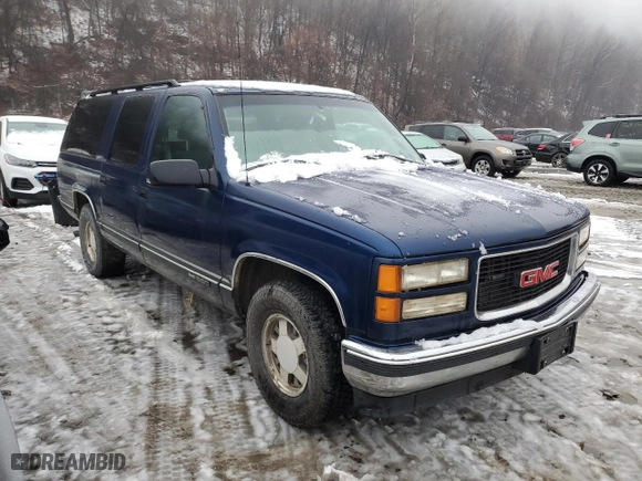 1999 GMC Suburban with VIN 1GKEC16R5XJ778103, listed as a Copart auction lot 83922774 with NaN miles and Clean Title. Bid and sale history available at carsss.com. Image 4.