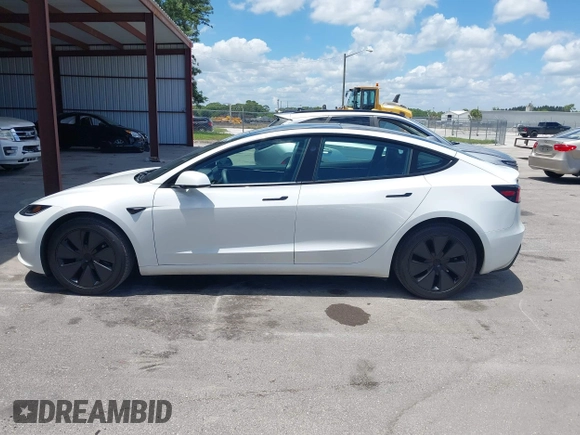 2024 Tesla Model 3 z VIN 5YJ3E1EA7RF721503, wystawiony jako IAAI lot #42246752 z przebiegiem 8 807 mil mil oraz . Historia ofert i sprzedaży dostępna na DreamBid. Obrazek 14.