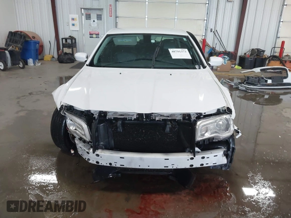 2015 Chrysler 300 Limited with VIN 2C3CCAAG1FH930942, listed as a IAAI auction lot 40791373 with 175,775 mi miles. Bid and sale history available at carsss.com. Image 12.