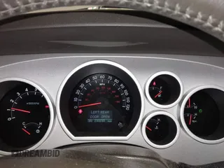 2008 Toyota Tundra Limited z VIN 5TBEV58198S476301, wystawiony jako IAAI lot #41528085 z przebiegiem 230 233 mil mil oraz . Historia ofert i sprzedaży dostępna na DreamBid. Obrazek 7.
