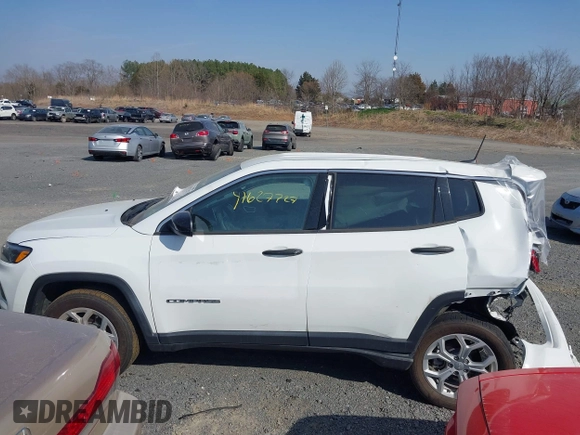 2024 Jeep Compass Sport with VIN 3C4NJDAN4RT108867, listed as a IAAI auction lot 41627727 with 19,236 mi miles. Bid and sale history available at carsss.com. Image 14.