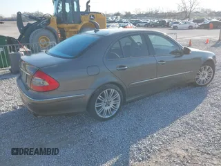 2008 Mercedes-Benz E 350 Luxury z VIN WDBUF87X08B334237, wystawiony jako IAAI lot #41735498 z przebiegiem 224 205 mil mil oraz . Historia ofert i sprzedaży dostępna na DreamBid. Obrazek 4.