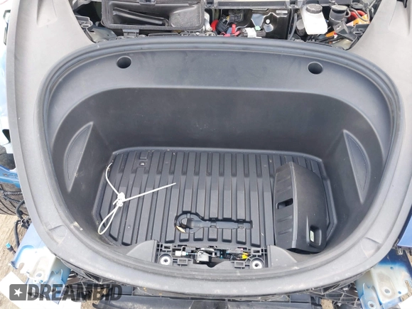 2022 Tesla Model 3 with VIN 5YJ3E1EA7NF188417, listed as a IAAI auction lot 41885623 with 105,457 mi miles and . Bid and sale history available at DreamBid. Image 10.
