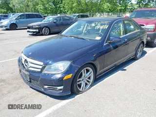 2013 Mercedes-Benz C 300 Sport z VIN WDDGF8AB6DR265878, wystawiony jako IAAI lot #42305750 z przebiegiem 138 585 mil mil oraz . Historia ofert i sprzedaży dostępna na DreamBid. Obrazek 2.