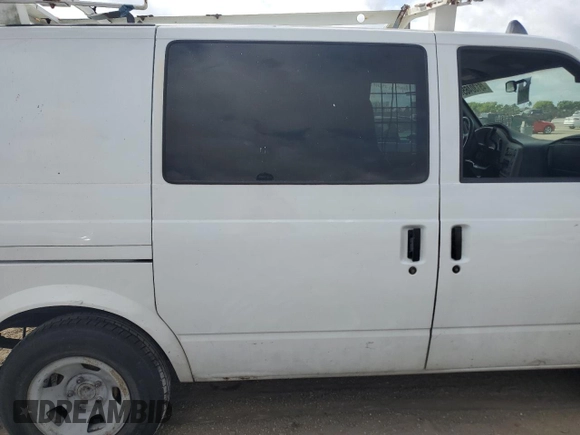 2001 Chevrolet Astro Cargo with VIN 1GCDM19W61B141888, listed as a Copart auction lot 45130465 with Not Provided miles and Salvage Title. Bid and sale history available at carsss.com. Image 11.