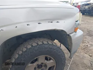 2006 Chevrolet Tahoe Z71 with VIN 1GNEK13Z66R107047, listed as a IAAI auction lot 41233093 with 272,734 mi miles. Bid and sale history available at carsss.com. Image 14.