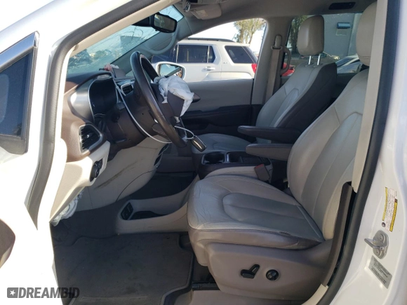 2017 Chrysler Pacifica Touring-L with VIN 2C4RC1BG7HR579133, listed as a Copart auction lot 70061814 with 119,393 mi miles and Salvage Title. Bid and sale history available at carsss.com. Image 7.
