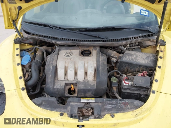 2006 Volkswagen New Beetle Coupe with VIN 3VWRR31C06M415572, listed as a IAAI auction lot 41979588 with 76,044 mi miles. Bid and sale history available at carsss.com. Image 9.