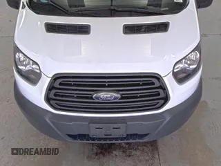 2018 Ford Transit z VIN 1FTYE1YM0JKB52111, wystawiony jako IAAI lot #42789026 z przebiegiem 132 936 mil mil oraz . Historia ofert i sprzedaży dostępna na DreamBid. Obrazek 27.