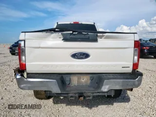 2018 Ford F-250 XL z VIN 1FT7W2B6XJED02815, wystawiony jako Copart lot #63016315 z przebiegiem 314 876 mil mil oraz Szkoda całkowita • Salvage title. Historia ofert i sprzedaży dostępna na DreamBid. Obrazek 6.