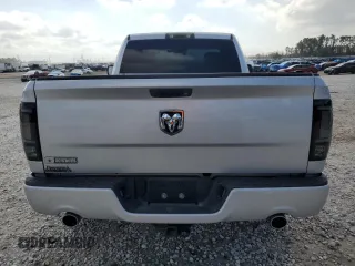 2018 Ram 1500 Express z VIN 3C6JR6AT6JG158188, wystawiony jako Copart lot #43374665 z przebiegiem 121 672 mil mil oraz Szkoda całkowita • Salvage title. Historia ofert i sprzedaży dostępna na DreamBid. Obrazek 6.