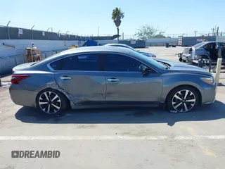 2018 Nissan Altima SR with VIN 1N4AL3AP6JC120402, listed as a IAAI auction lot 41949433 with 58,595 mi miles and . Bid and sale history available at carsss.com. Image 13.