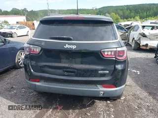 2018 Jeep Compass Latitude with VIN 3C4NJCBB8JT124640, listed as a IAAI auction lot 42182791 with 179,376 mi miles and . Bid and sale history available at DreamBid. Image 16.