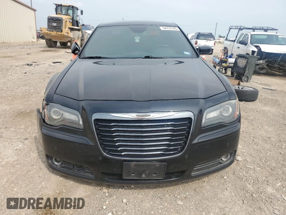 2014 Chrysler 300 S z VIN 2C3CCABG7EH272797, wystawiony jako Copart lot #54774145 z przebiegiem 139 587 mil mil oraz Szkoda całkowita • Salvage title. Historia ofert i sprzedaży dostępna na DreamBid. Obrazek 5.
