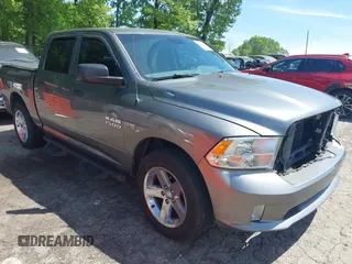 2013 Ram 1500 Express z VIN 1C6RR6KT7DS700252, wystawiony jako IAAI lot #42092523 z przebiegiem 174 032 mil mil oraz . Historia ofert i sprzedaży dostępna na DreamBid. Obrazek 1.