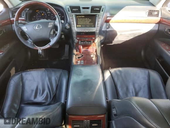 2007 Lexus LS 460 L z VIN JTHGL46FX75001158, wystawiony jako Copart lot #49345445 z przebiegiem 271 513 mil mil oraz Czysty tytuł • Clean title. Historia ofert i sprzedaży dostępna na DreamBid. Obrazek 8.