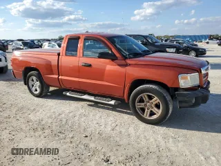 2008 Dodge Dakota z VIN 1D7HW62K78S501945, wystawiony jako Copart lot #46787265 z przebiegiem 148 742 mil mil oraz Szkoda całkowita • Salvage title. Historia ofert i sprzedaży dostępna na DreamBid. Obrazek 4.