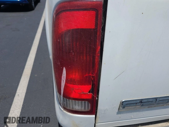 2005 Ford F-250 XL z VIN 1FTSX20545EB22186, wystawiony jako IAAI lot #42501146 z przebiegiem 157 916 mil mil oraz . Historia ofert i sprzedaży dostępna na DreamBid. Obrazek 35.