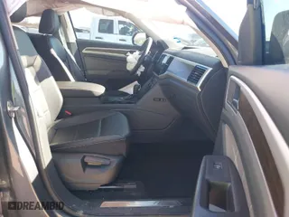 2023 Volkswagen Atlas 3.6L V6 SE w/Technology with VIN 1V2JR2CA4PC538749, listed as a IAAI auction lot 41206267 with 23,197 mi miles. Bid and sale history available at carsss.com. Image 5.