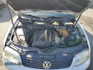 2001 Volkswagen Passat z VIN WVWAC63B41P013693, wystawiony jako Copart lot #74254064 z przebiegiem 106 707 mil mil oraz Szkoda całkowita • Salvage title. Historia ofert i sprzedaży dostępna na DreamBid. Obrazek 11.