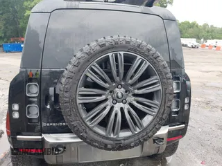 2020 Land Rover Defender X z VIN SALEXEEU9L2030559, wystawiony jako IAAI lot #42323334 z przebiegiem 41 325 mil mil oraz . Historia ofert i sprzedaży dostępna na DreamBid. Obrazek 17.