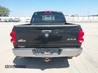 2008 Dodge 1500 SLT z VIN 1D7HU18218S571053, wystawiony jako IAAI lot #42249504 z przebiegiem 177 545 mil mil oraz . Historia ofert i sprzedaży dostępna na DreamBid. Obrazek 17.