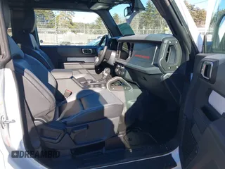 2024 Ford Bronco Big Bend с VIN 1FMDE7AH7RLB15038, выставлен на аукционе IAAI как лот 41504232 с пробегом 344 миль миль и . История ставок и продаж доступна на DreamBid. Изображение 5.