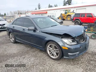 2014 Mercedes-Benz C 300 Sport z VIN WDDGF8AB4EA936982, wystawiony jako IAAI lot #41751963 z przebiegiem 154 411 mil mil oraz . Historia ofert i sprzedaży dostępna na DreamBid. Obrazek 1.