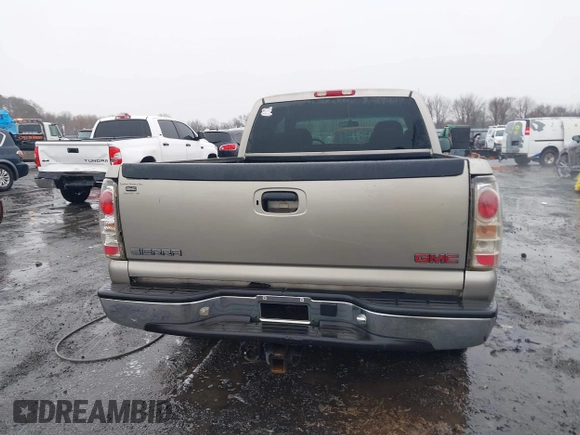 2000 GMC New Sierra 1500 SL with VIN 2GTEC19V9Y1313002, listed as a IAAI auction lot 41440458 with 367,281 mi miles. Bid and sale history available at carsss.com. Image 16.