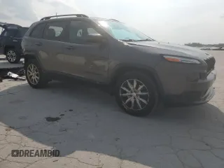2018 Jeep Cherokee Latitude Tech Connect z VIN 1C4PJMCB4JD588804, wystawiony jako Copart lot #59859525 z przebiegiem 89 217 mil mil oraz Szkoda całkowita • Salvage title. Historia ofert i sprzedaży dostępna na DreamBid. Obrazek 4.