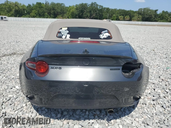 2020 Mazda MX-5 Miata Grand Touring z VIN JM1NDAD77L0414873, wystawiony jako Copart lot #54767785 z przebiegiem 47 579 mil mil oraz Szkoda całkowita • Salvage title. Historia ofert i sprzedaży dostępna na DreamBid. Obrazek 6.