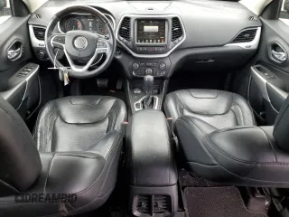 2017 Jeep Cherokee Overland z VIN 1C4PJMJS3HW551101, wystawiony jako Copart lot #53347975 z przebiegiem 60 795 mil mil oraz Szkoda całkowita • Salvage title. Historia ofert i sprzedaży dostępna na DreamBid. Obrazek 8.