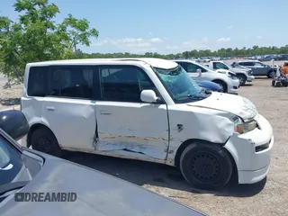 2006 Scion xB z VIN JTLKT324X64071455, wystawiony jako IAAI lot #42280653 z przebiegiem 216 297 mil mil oraz . Historia ofert i sprzedaży dostępna na DreamBid. Obrazek 13.
